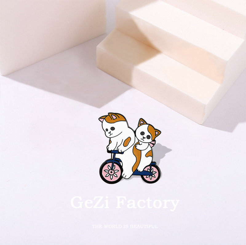 Funny Cats Enamel Pin Custom C - Cycling Commute Bag avis et prix